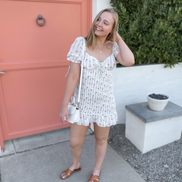 Petal and Pup floral smocked puff sleeved dress - Picture 4 of 4